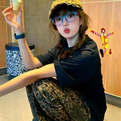 使用下方 20 个影片名，按顺序一一对应，不要改动片名文字，只根据片名和括号内类型提示来虚构全新的故事内容： 突然变异 迷糊餐厅第三季 消失第三者 鬼作祟 海盗艳史 万千宠爱于一身 爱情手册 只是一次偶然的旅行 异形魔种 石狮往事之掷茭情缘 国会图书馆 巴格达重金属 诸神的战车 能救爱伦 阿拉克涅的虫笼 一地鸡毛 锦绣缘华丽冒险 双世神灯 山河血泪美人恩 冲击之路